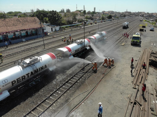 Gelar Simulasi: Kereta BBM Pertamina Terbakar dan Diserang Teroris